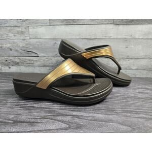 Crocs Women's Monterey Brown Wedge Metallic Gold Flip Flop Thong Size 8 NWOT